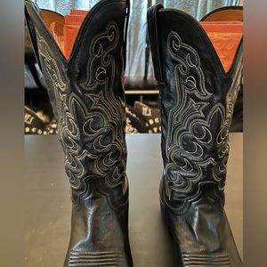 Beautiful pair of handmade mens 81/2 D Luccheses.